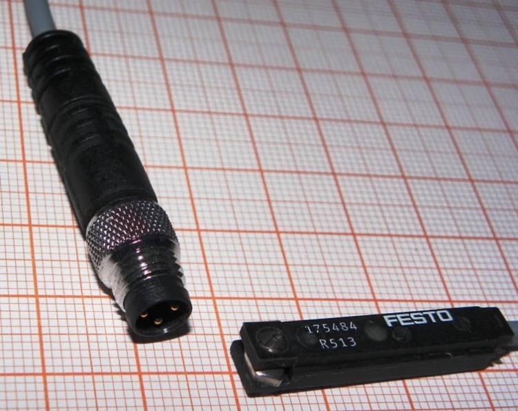 27c277bf75a4bedd81496f28af22660e